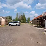 Apartmanhotel U Kmotra 3*