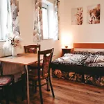 Apartmanhotel U Kmotra 3*