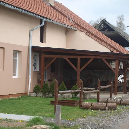 Apart Otel U Kmotra 3*